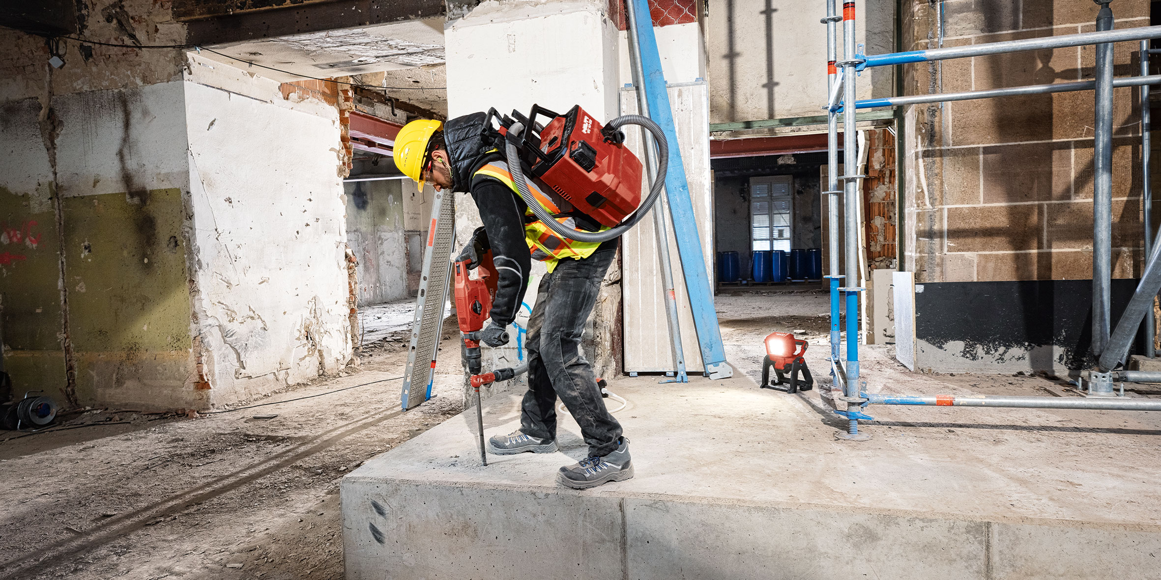 Worker using TE 60-22