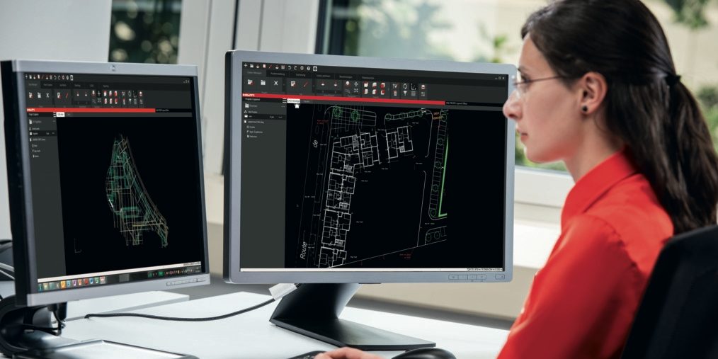 Worker at PCemployee,woman,cad,data,analysis,service