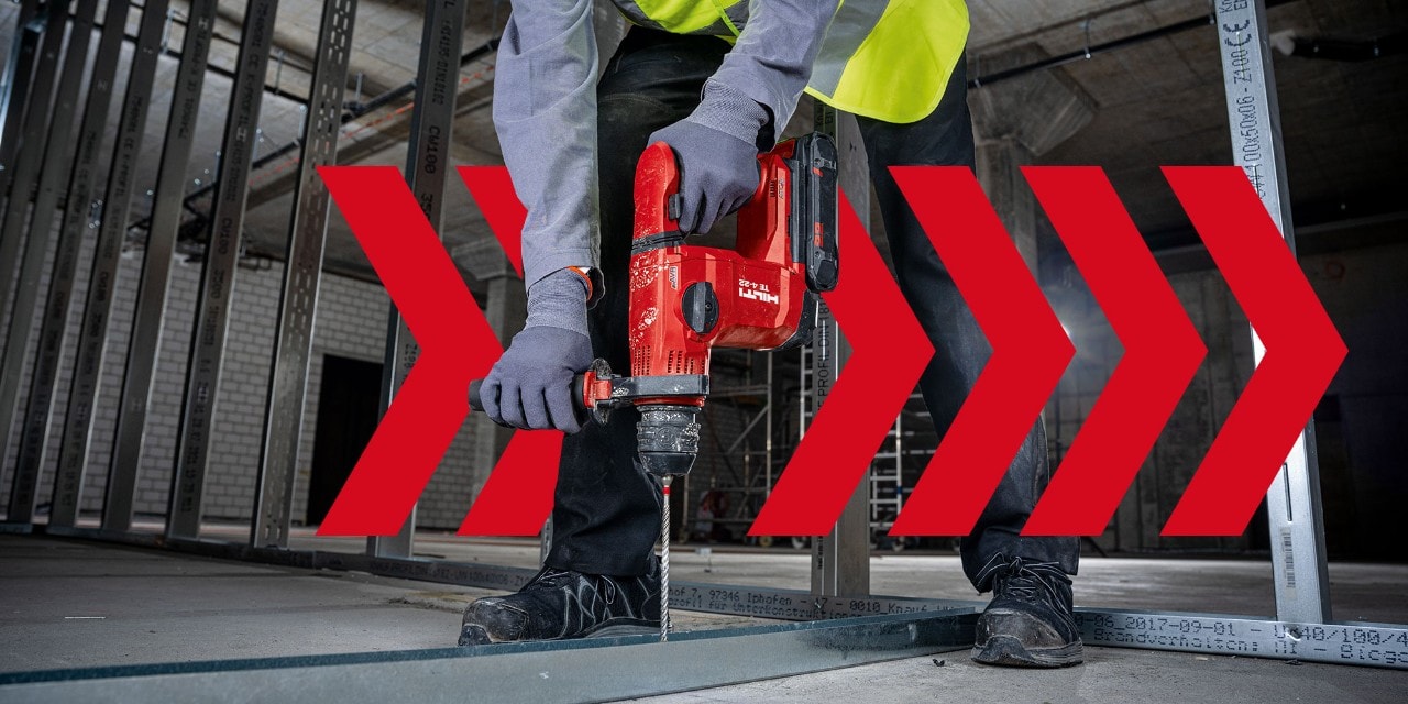 The Nuron TE 4-22 cordless rotary hammer in use