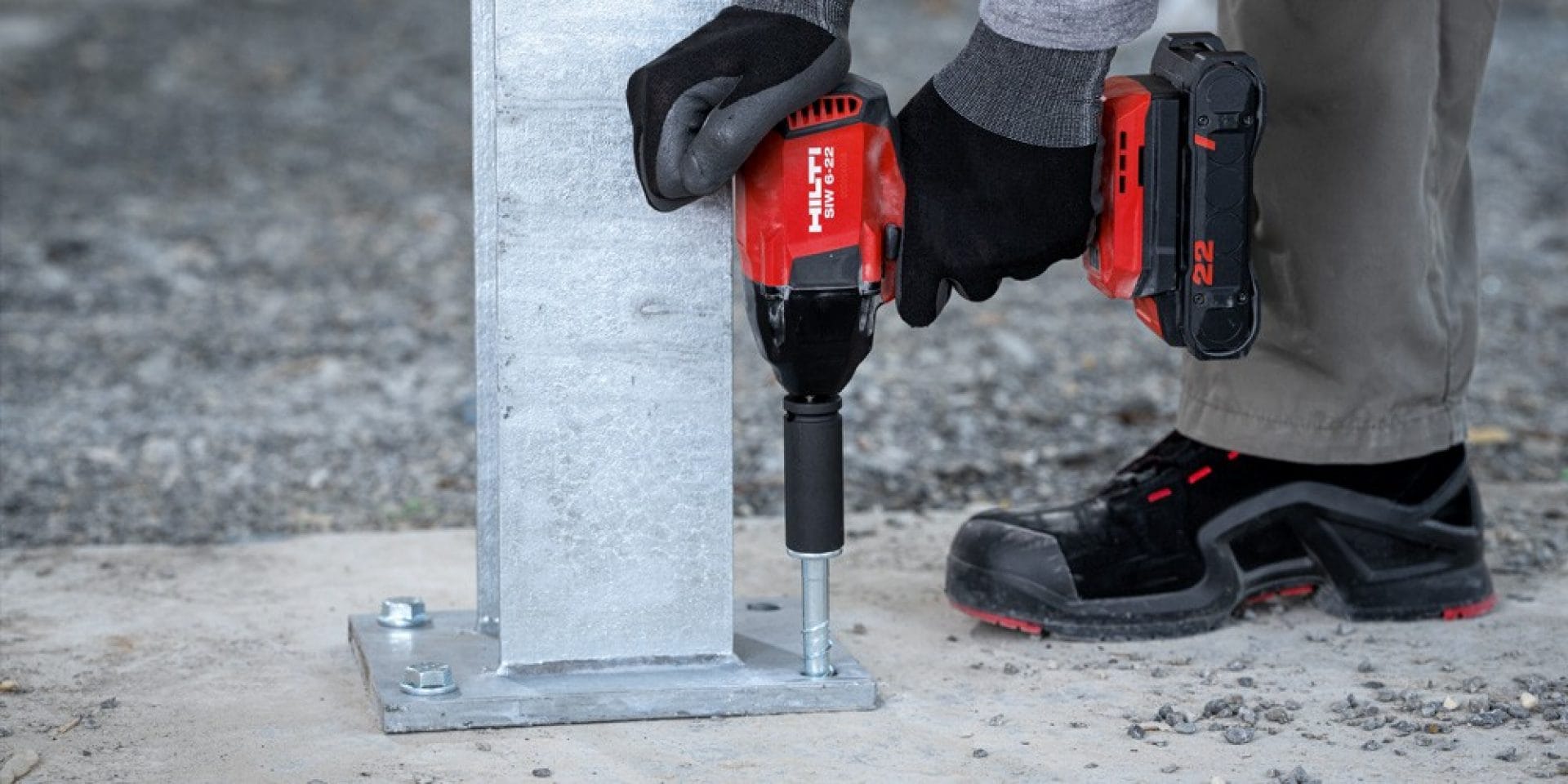 Hilti Nuron SIW 6-22 cordless impact wrench in use