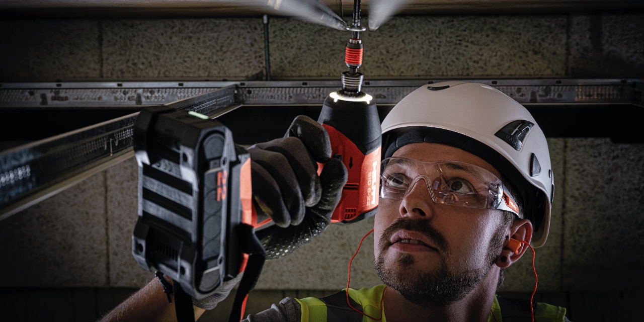CORDLESS IMPACT DRIVERS