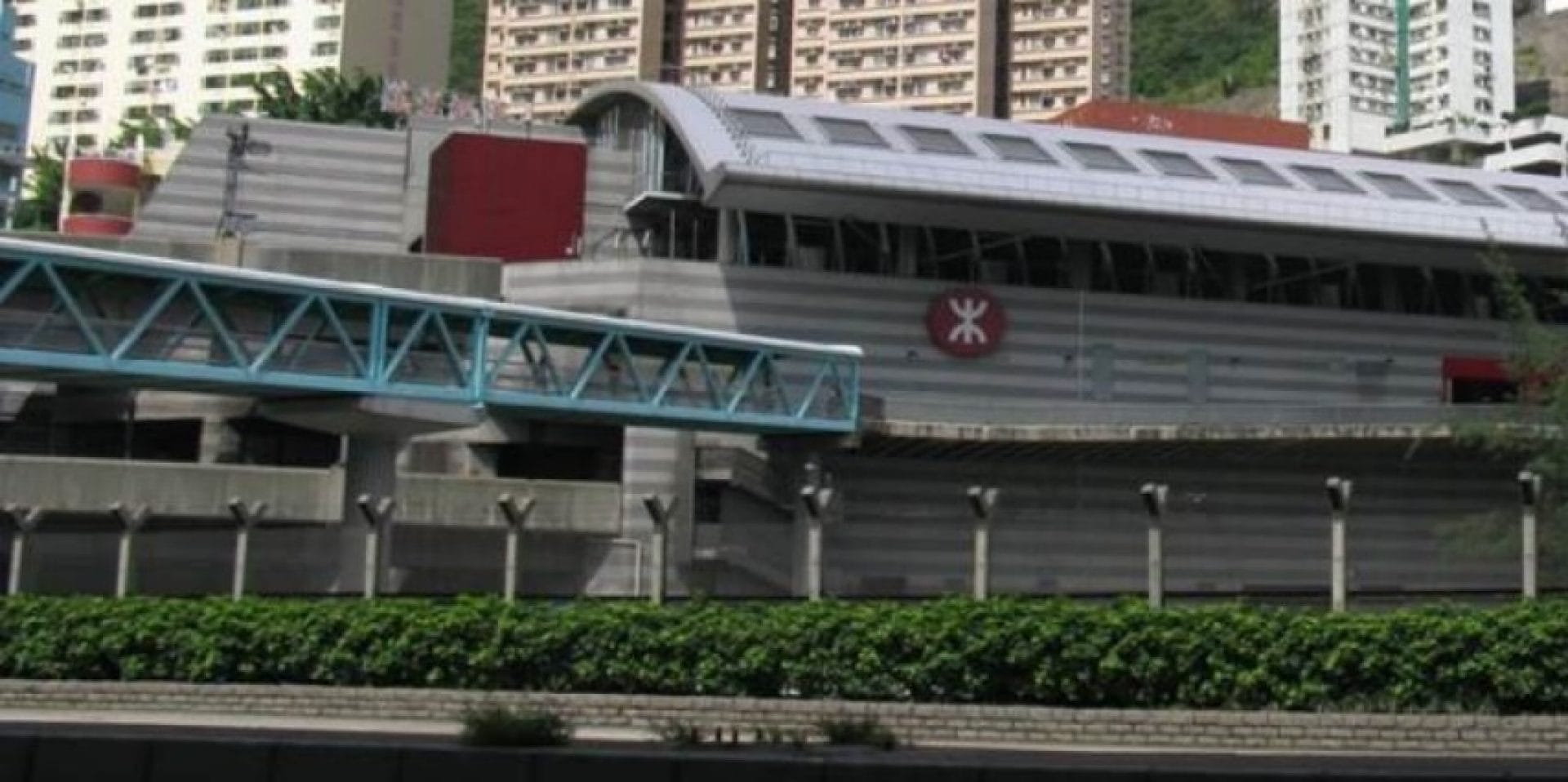 MTR METRO TRAIN STATION: HONG KONG