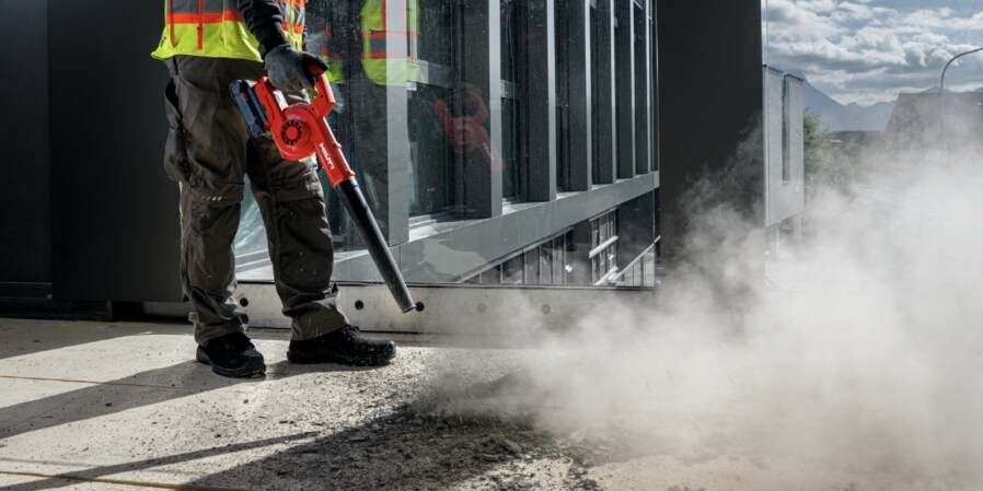 man using Hilti compact jonsite blower