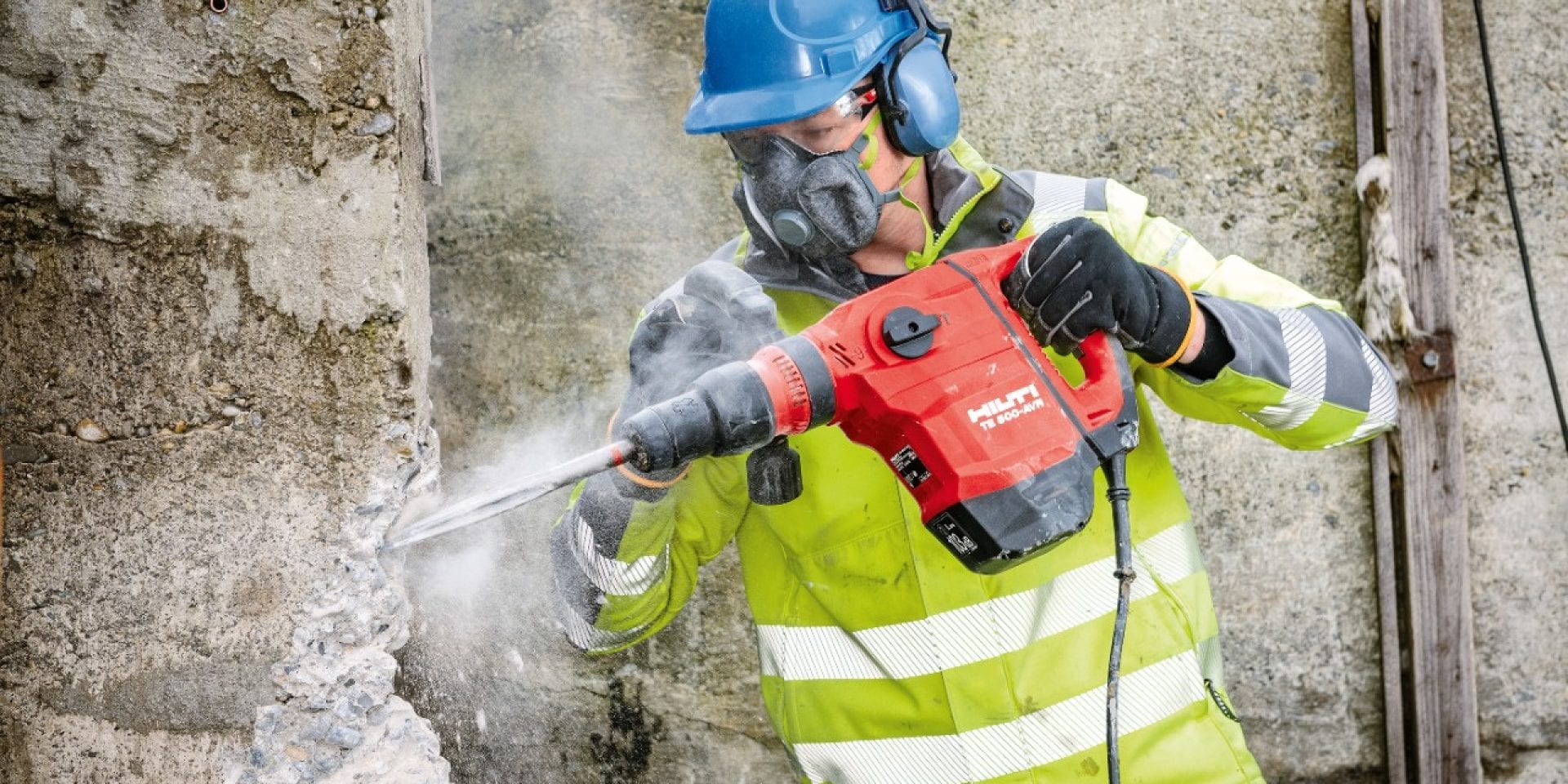 Enlargening openings in concrete walls with the TE 500-AVR