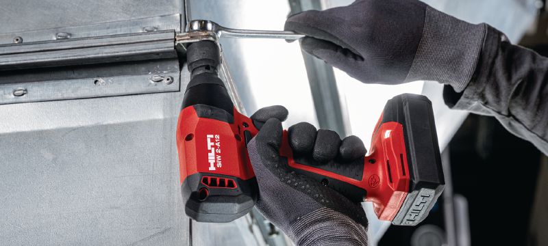 SIW 2-A12 Cordless impact wrench Subcompact-class cordless impact wrench with 3/8” friction ring anvil for economical anchoring and bolting, especially in cramped spaces Applications 1