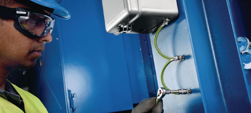 S-BT-ER Screw-in stud Threaded screw-in stud (stainless steel, metric thread) for electrical connections on steel in highly corrosive environments Applications 1