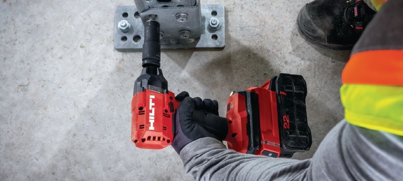 SIW 4AT-22 ½” Cordless impact wrench Compact-class cordless impact wrench with the ultimate balance of power and handling (Nuron battery platform) Applications 1